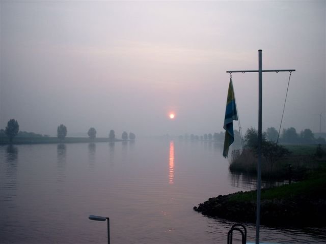 Bergsche Maas 12 rust op de rivier