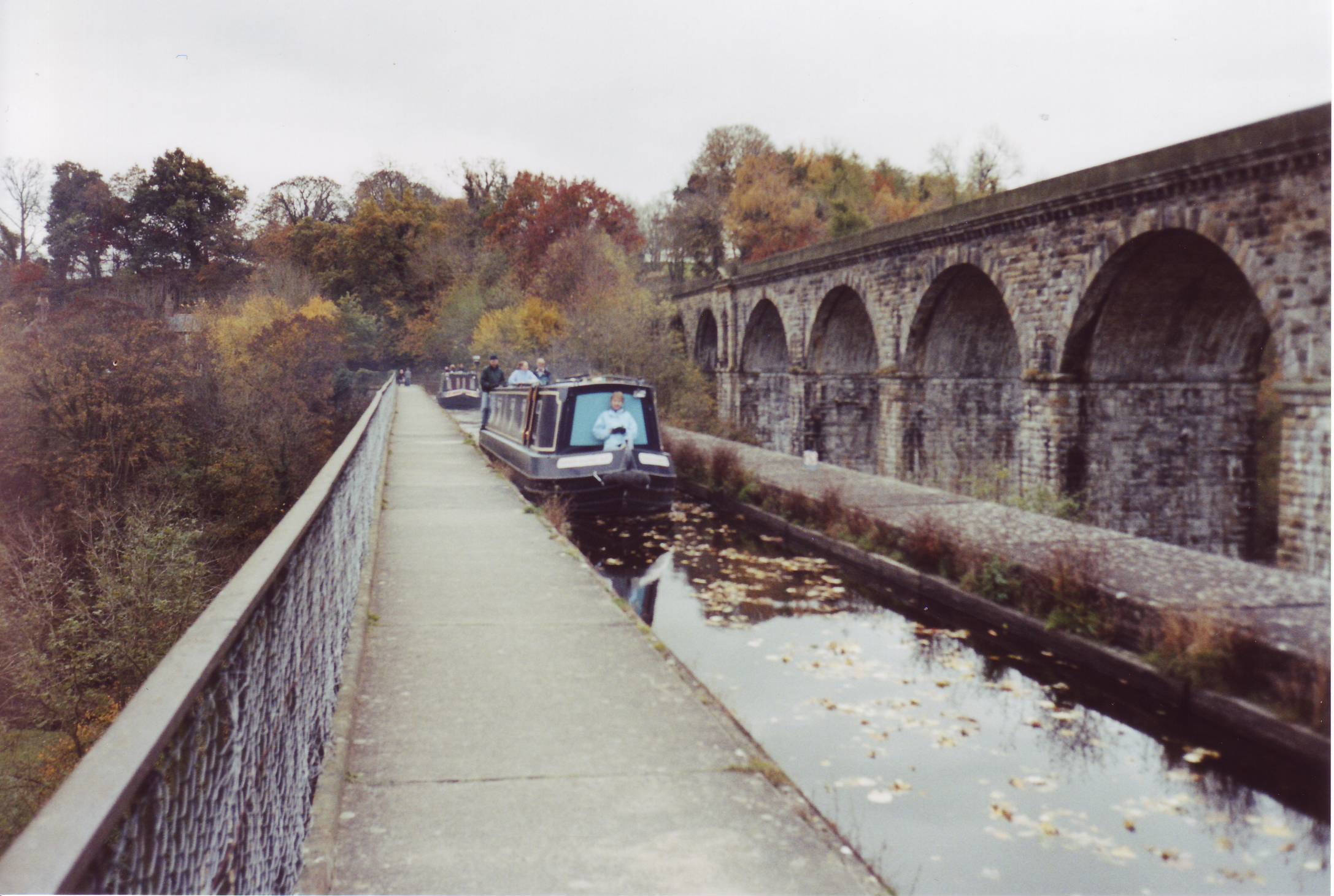 Chirk aquaduct met Narrowboat