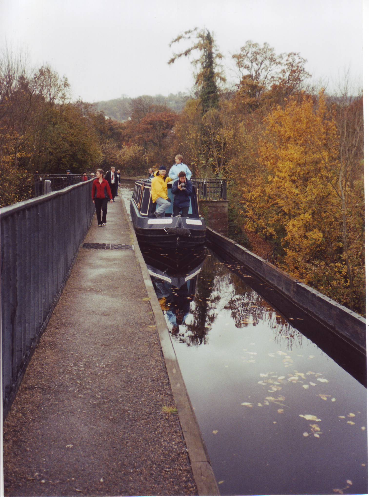 wandelen naast een Narrowboat